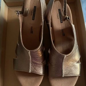 Clark’s sandals “Annabel Bari “ Gold Metallic NWT